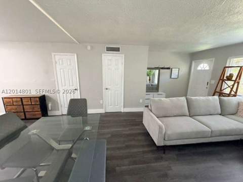1500 NE 151st St 104, Miami FL - photo 11 of 29