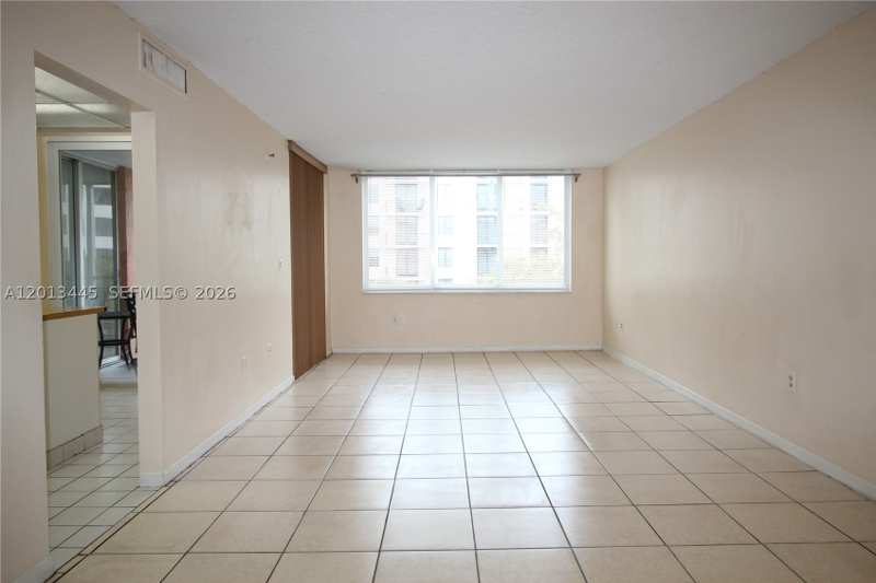 1 bedroom Condominium at 17890 W Dixie Hwy 519 Hwy 519, Greynolds Park Club Condo, North Miami Beach — photo 1