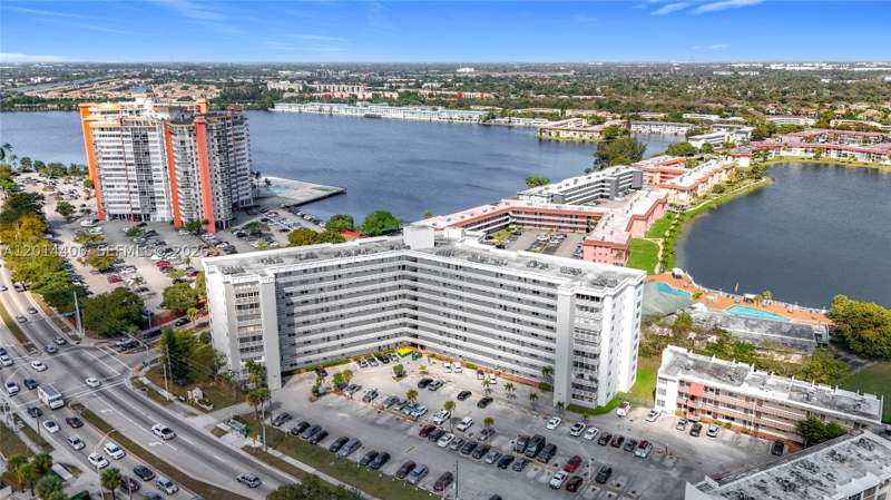 1 bedroom Condominium at 1401 NE Miami Gardens Dr 286, Fifith Moorings Condo, Miami — photo 2