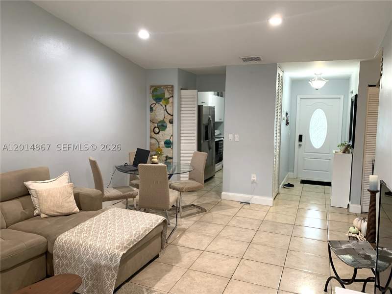 2 bedroom Townhouse at 4904 SW 139th Ct, Bent Tree Center, Miami — photo 2