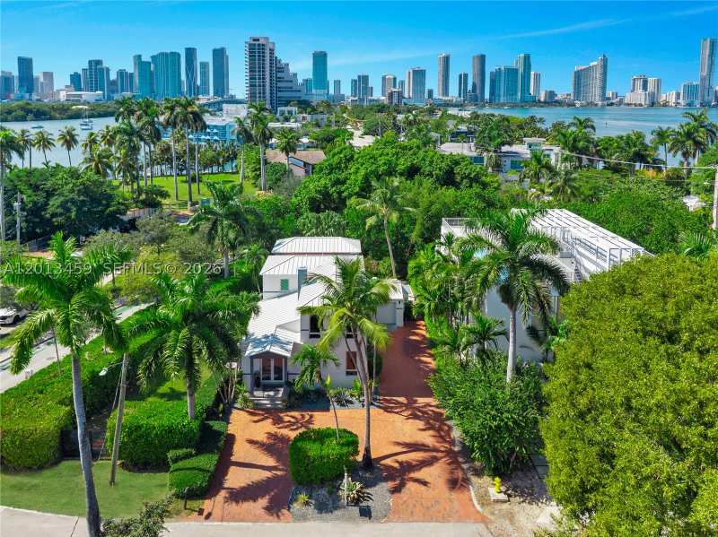 4 bedroom SingleFamilyResidence at 1281 S Venetian Way, San Marco, Miami — photo 1
