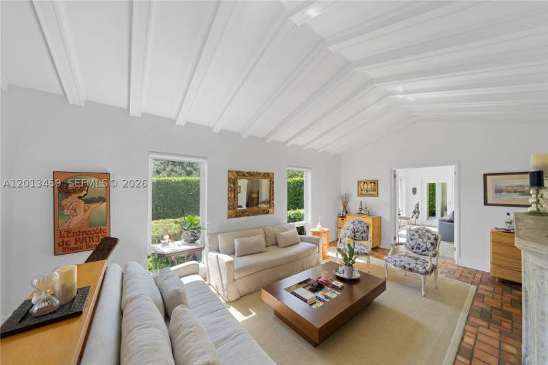 4 bedroom SingleFamilyResidence at 1281 S Venetian Way, San Marco, Miami — photo 4