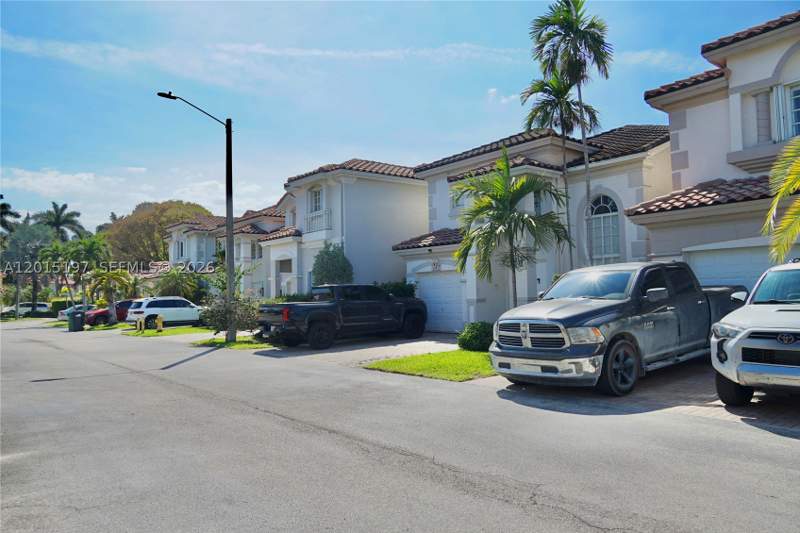 4 bedroom Townhouse at 10913 NW 67th St, Doral Isles Caribbean, Doral — photo 2