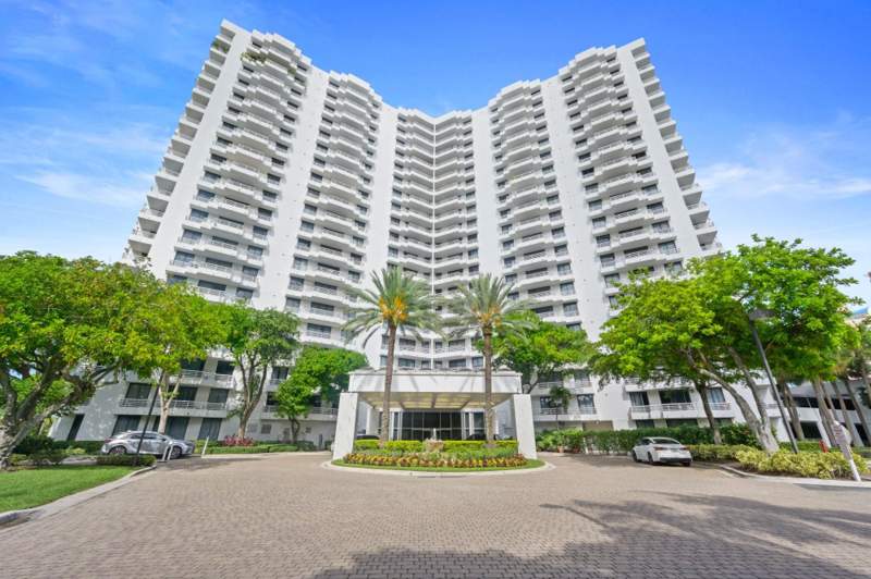 2 bedroom Condominium at 3300 NE 192nd Street 915, Parc Central, Aventura — photo 3
