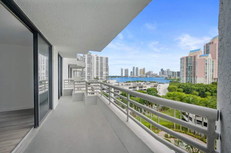 2 bedroom Condominium at 3300 NE 192nd Street 915, Parc Central, Aventura — photo 4