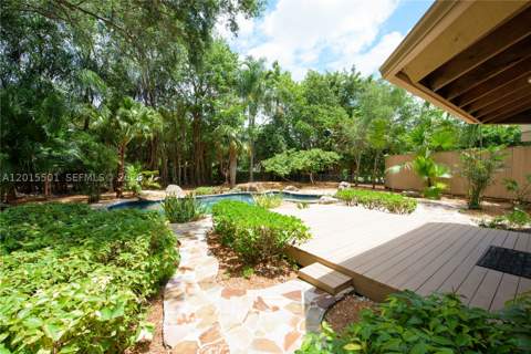 8875 SW 110th St, Miami FL - photo 10 of 38