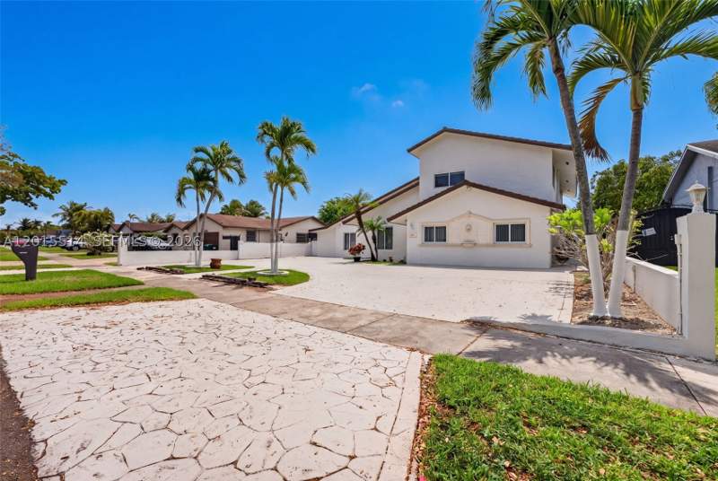 5 bedroom SingleFamilyResidence at 10934 SW 137th Ct, Shores Calusa, Miami — photo 3