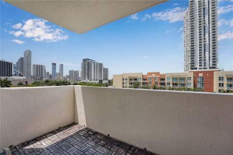2000 N Bayshore Dr 702, Miami FL - photo 18 of 33