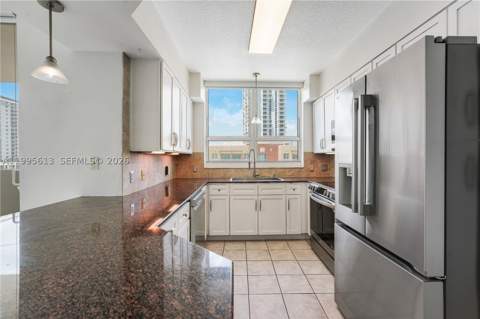 2000 N Bayshore Dr 702, Miami FL - photo 8 of 33