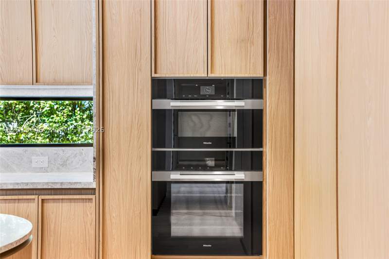 4 bedroom SingleFamilyResidence at 72 W Shore Dr W, Bay Heights 1st Addn, Miami — photo 3