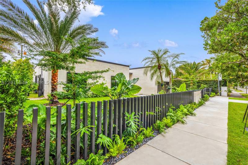 4 bedroom SingleFamilyResidence at 72 W Shore Dr W, Bay Heights 1st Addn, Miami — photo 5