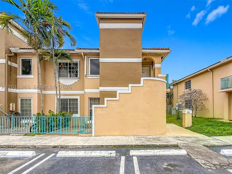3 bedroom Townhouse at 6466 SW 130th Pl 902, Lago Lindo Townvillas Con, Miami — photo 1