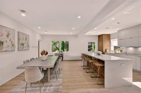 725 NE 81st St, Miami FL - photo 13 of 31