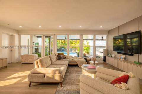 725 NE 81st St, Miami FL - photo 6 of 31