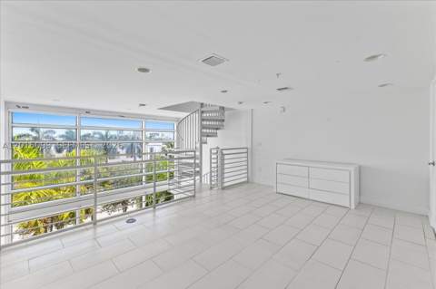 421 Meridian Ave 19, Miami Beach FL - photo 24 of 32