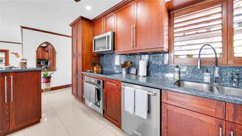 10435 SW 92nd St, Miami FL - photo 11 of 59