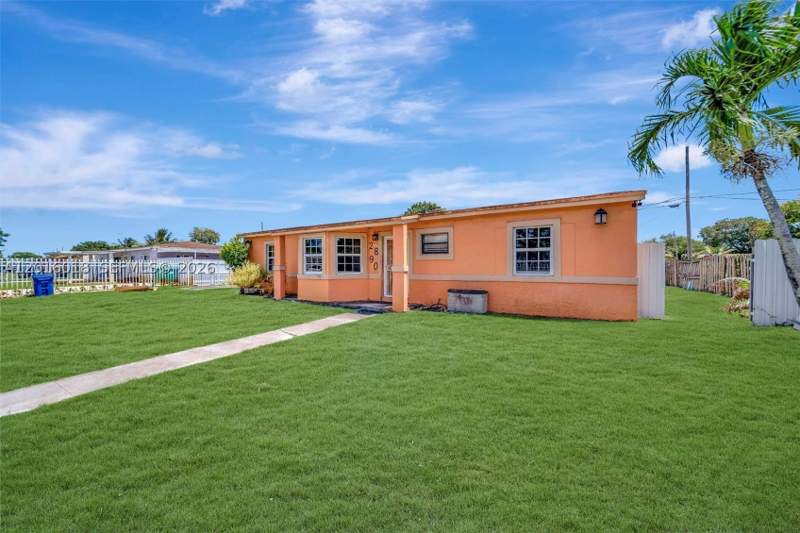 6 bedroom SingleFamilyResidence at 2890 NW 160th St, Golden Highlands Est, Miami Gardens — photo 3