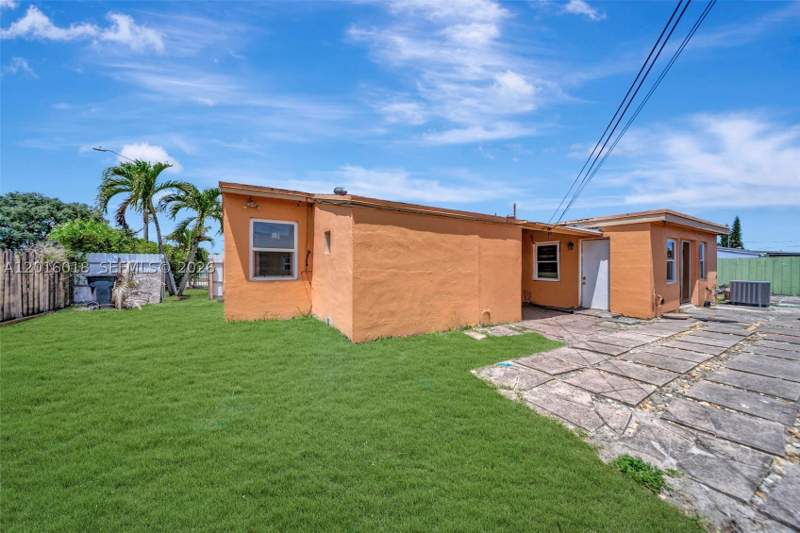 6 bedroom SingleFamilyResidence at 2890 NW 160th St, Golden Highlands Est, Miami Gardens — photo 4