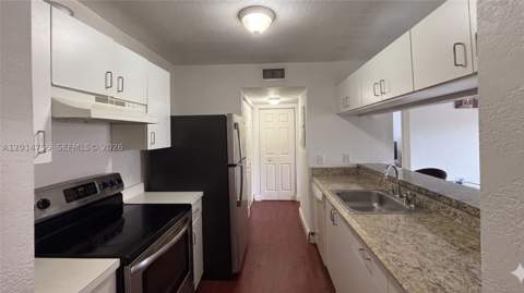 10420 SW 158th Ct 105, Miami FL - photo 7 of 43