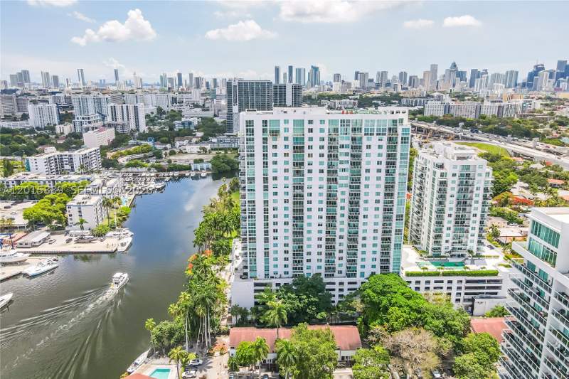 2 bedroom Condominium at 1861 NW S River Dr 1003, Terrazas Riverpark Villag, Miami — photo 2