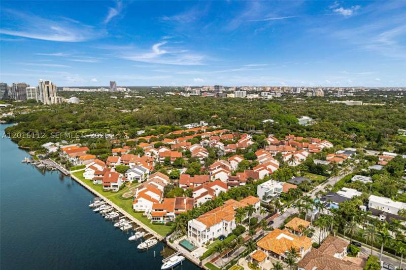 5 bedroom Condominium at 2000 S Bayshore Dr 69, L Hermitage, Miami — photo 2