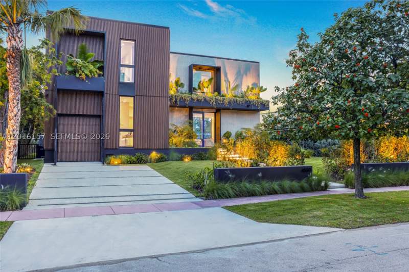 5 bedroom SingleFamilyResidence at 4550 N Jefferson Ave, Nautilus Extension 4th, Miami Beach — photo 3