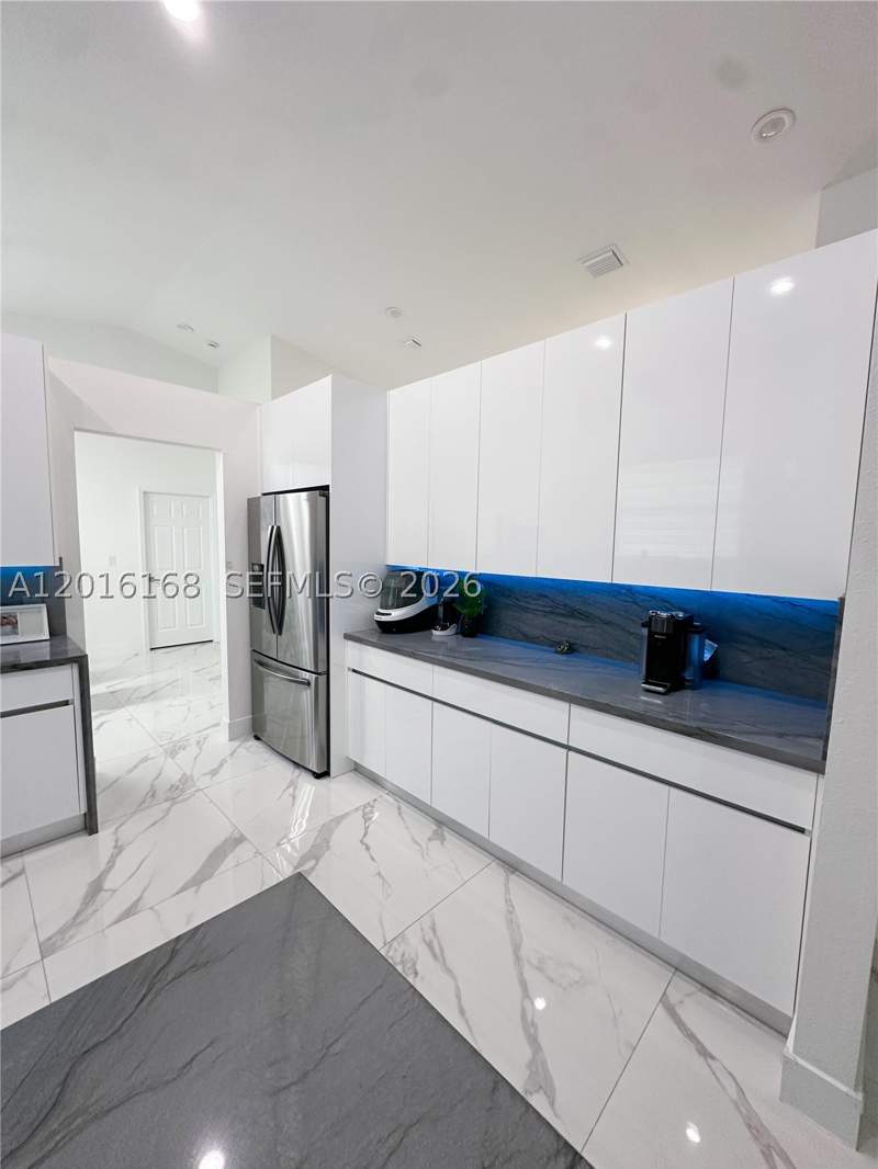 4 bedroom SingleFamilyResidence at 12622 SW 224th St, Karyna Subdivision, Miami — photo 4