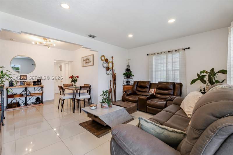 2 bedroom SingleFamilyResidence at 1059 NW 77th St, Stephen Manor, Miami — photo 3