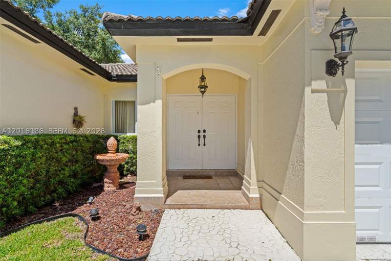 3 bedroom SingleFamilyResidence at 16238 NW 91st Ave, Royal Garden Estates, Miami Lakes — photo 4