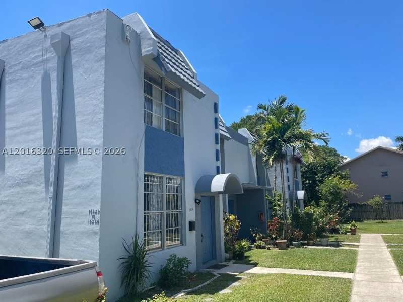 3 bedroom Townhouse at 14220 NE 3rd Ct 10A, The Arbour Townhouse Cond, Miami — photo 1