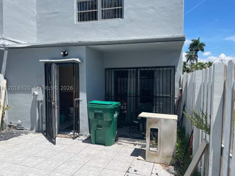 3 bedroom Townhouse at 14220 NE 3rd Ct 10A, The Arbour Townhouse Cond, Miami — photo 2