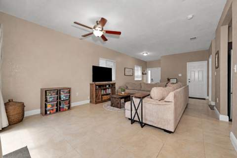 381 NE 35th Terrace, Homestead FL - photo 6 of 30