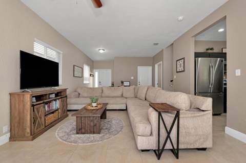 381 NE 35th Terrace, Homestead FL - photo 7 of 30