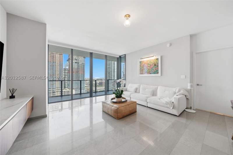 3 bedroom Condominium at 68 SE 6th St 1904, Reach Condo, Miami — photo 2