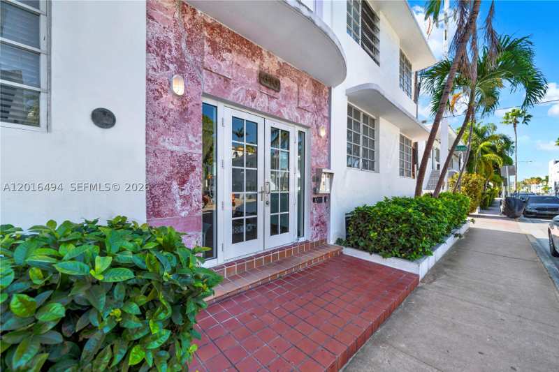 2 bedroom Condominium at 610 8th St 102, Art Deco Condo, Miami Beach — photo 1