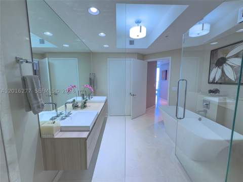 17111 Biscayne Blvd 1705, North Miami Beach FL - photo 11 of 54