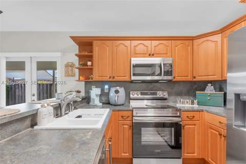 8266 NW 192nd Ter, Hialeah FL - photo 13 of 27