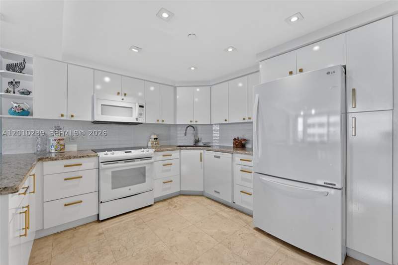 2 bedroom Condominium at 5225 Collins Ave 1519, The Alexander Condo, Miami Beach — photo 5