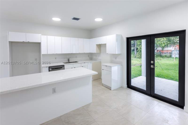 3 bedroom Townhouse at 2969 NW 59 St, Hialeah Heights, Miami — photo 3
