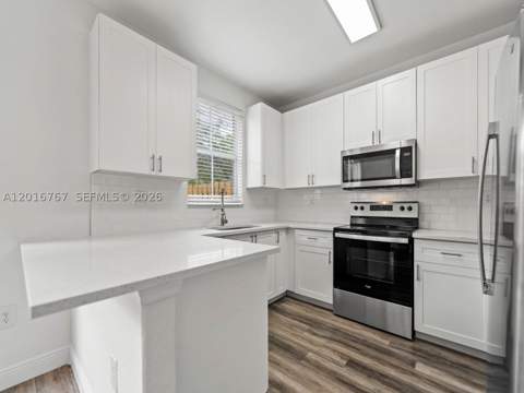 1426 SE 26th Ave, Homestead FL - photo 12 of 32