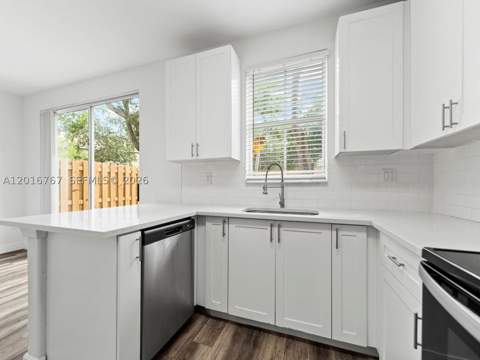 1426 SE 26th Ave, Homestead FL - photo 13 of 32