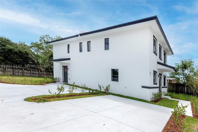 3 bedroom Townhouse at 9155 NW 32 Ave, The Tropics Amd, Miami — photo 2