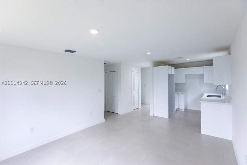 3 bedroom Townhouse at 9155 NW 32 Ave, The Tropics Amd, Miami — photo 3