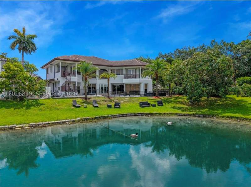 5 bedroom SingleFamilyResidence at 14332 Ardoch Pl, Lake Elizabeth sec 4, Miami Lakes — photo 4