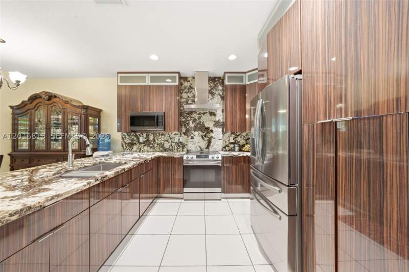 6 bedroom SingleFamilyResidence at 12921 SW 281st St, Lake Frances Subdivision, Homestead — photo 5
