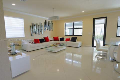 8925 NW 99th Ave, Doral FL - photo 15 of 50