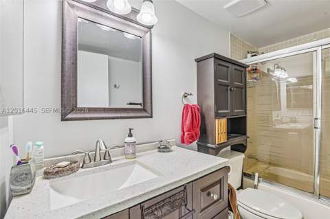 425 W Park Dr 10, Miami FL - photo 16 of 37
