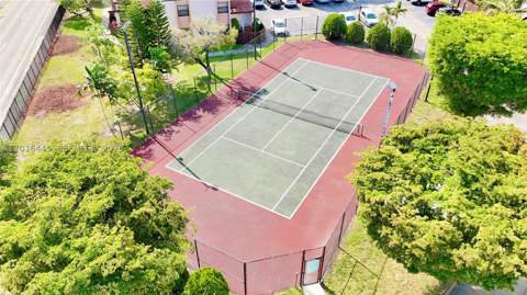 425 W Park Dr 10, Miami FL - photo 21 of 37
