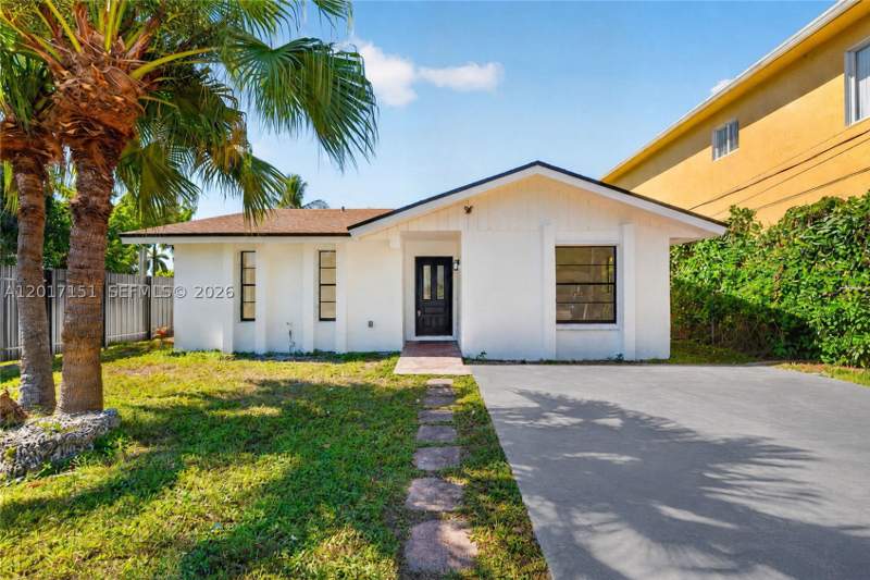 4 bedroom SingleFamilyResidence at 10210 SW 175th St, Dixie Heights Gardens, Miami — photo 2