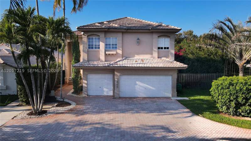 5 bedroom SingleFamilyResidence at 10773 NW 73rd Ter, Doral Isles St Croix, Doral — photo 3